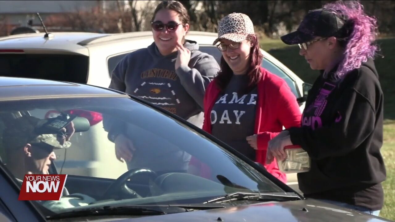 Pet food distribution helps dog and cat owners over the holidays
